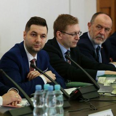 POLSKIE RADIO: PiS zapowiada złożenie wniosków na niejawnym posiedzeniu komisji weryfikacyjnej 